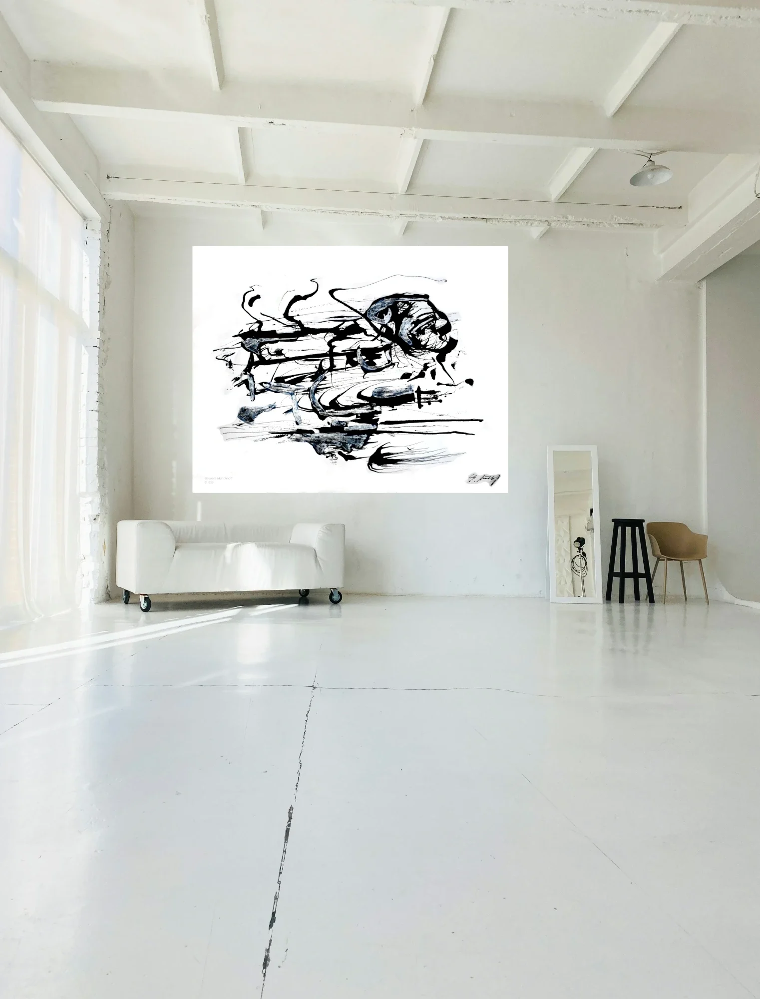 Raumansicht - UNTER SPANNUNG XXL‑Darstellung der abstrakten Schwarz‑Weiß‑Malerei UNTER SPANNUNG von Eleonore Münchhoff als Wandbild in einer modernen Raumansicht